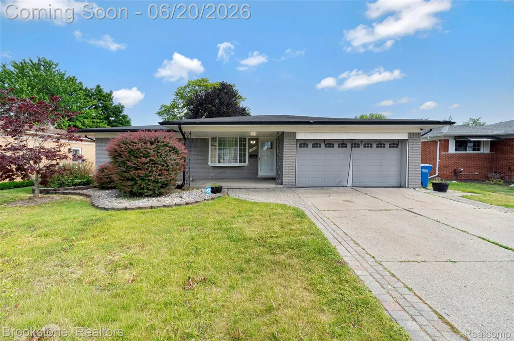 11828 Robinwood Boulevard Warren City MI 48093