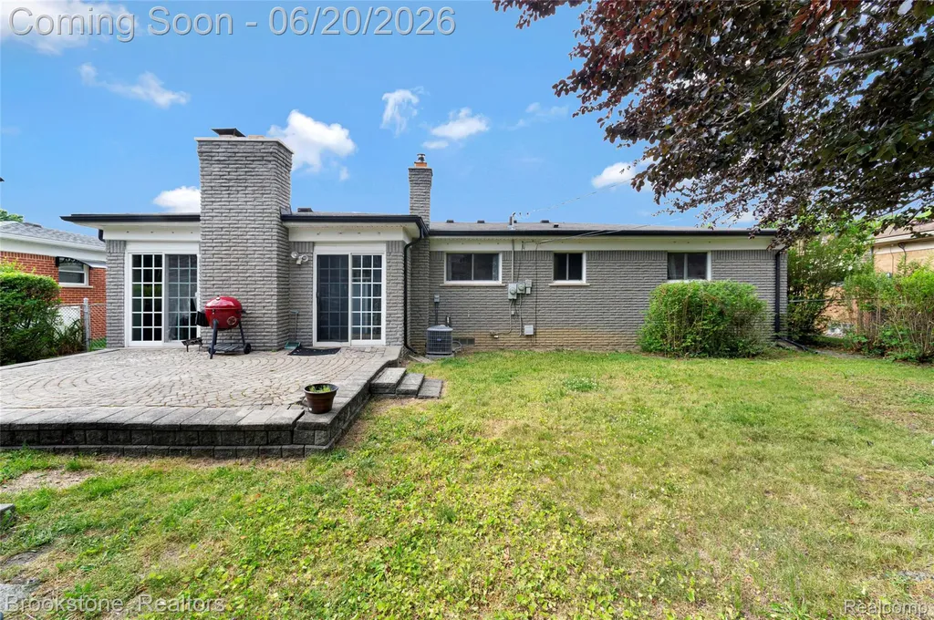 11828 Robinwood Boulevard Warren City MI 48093