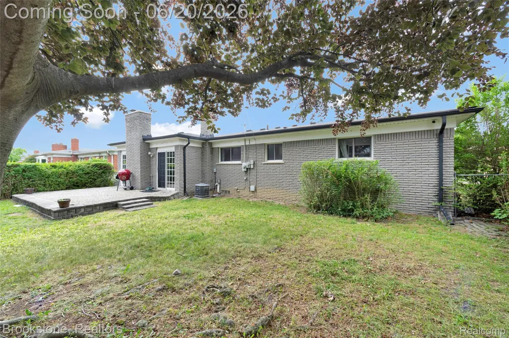 11828 Robinwood Boulevard Warren City MI 48093