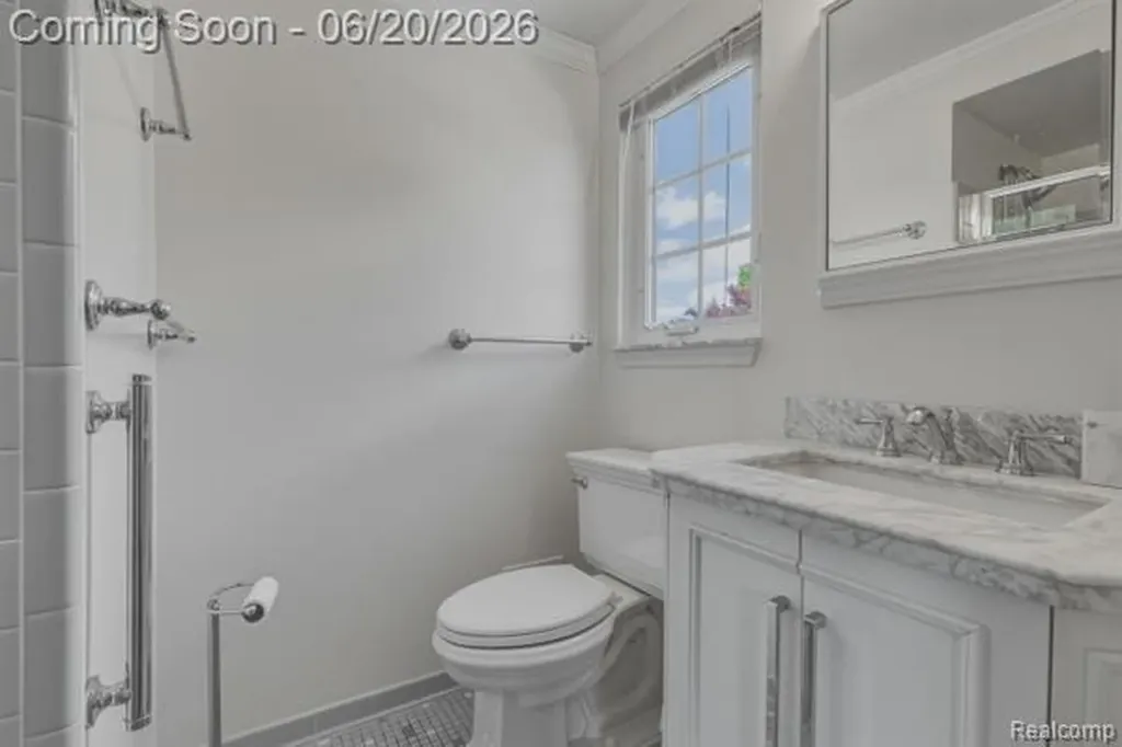 32007 Claeys Drive Warren City MI 48093