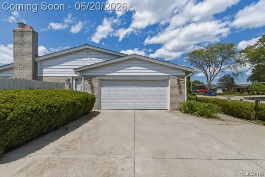 32007 Claeys Drive Warren City MI 48093