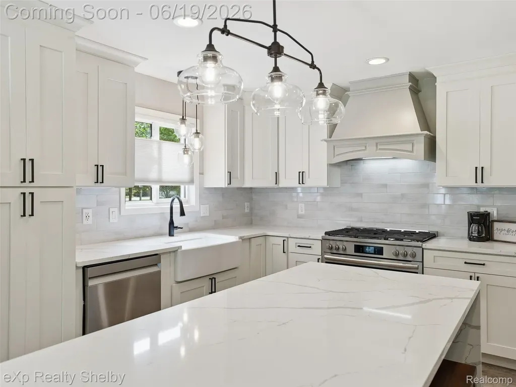 11127 Minnfrank Drive Shelby Charter Township MI 48316