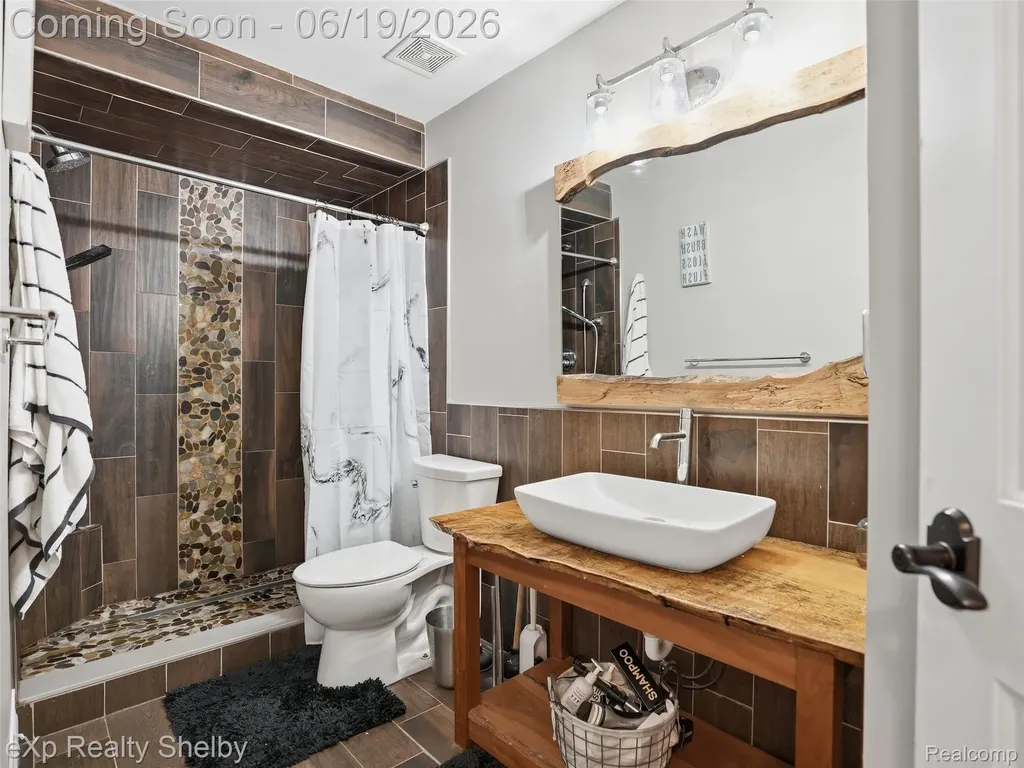 11127 Minnfrank Drive Shelby Charter Township MI 48316