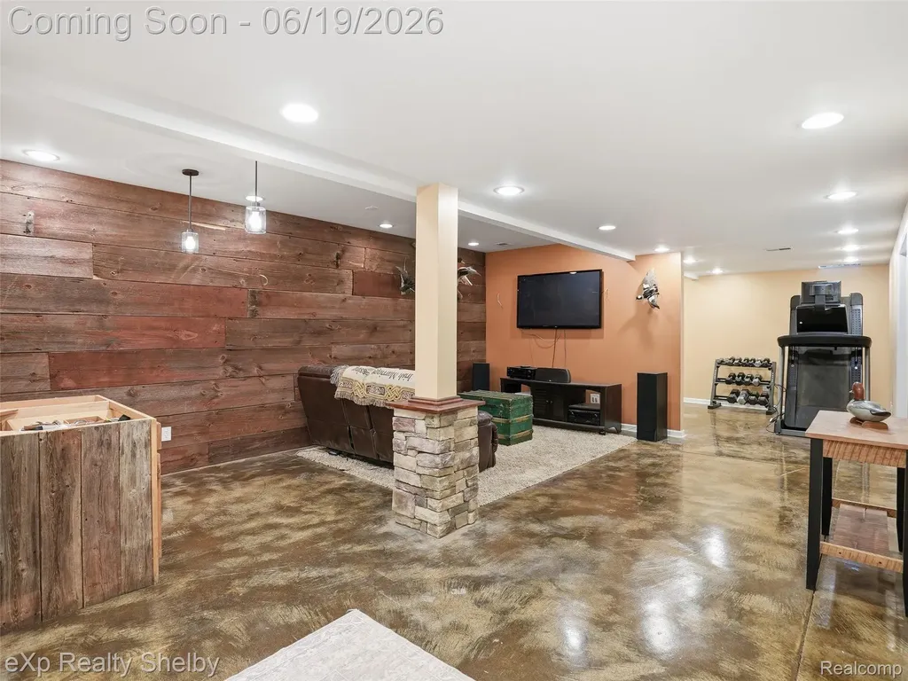11127 Minnfrank Drive Shelby Charter Township MI 48316