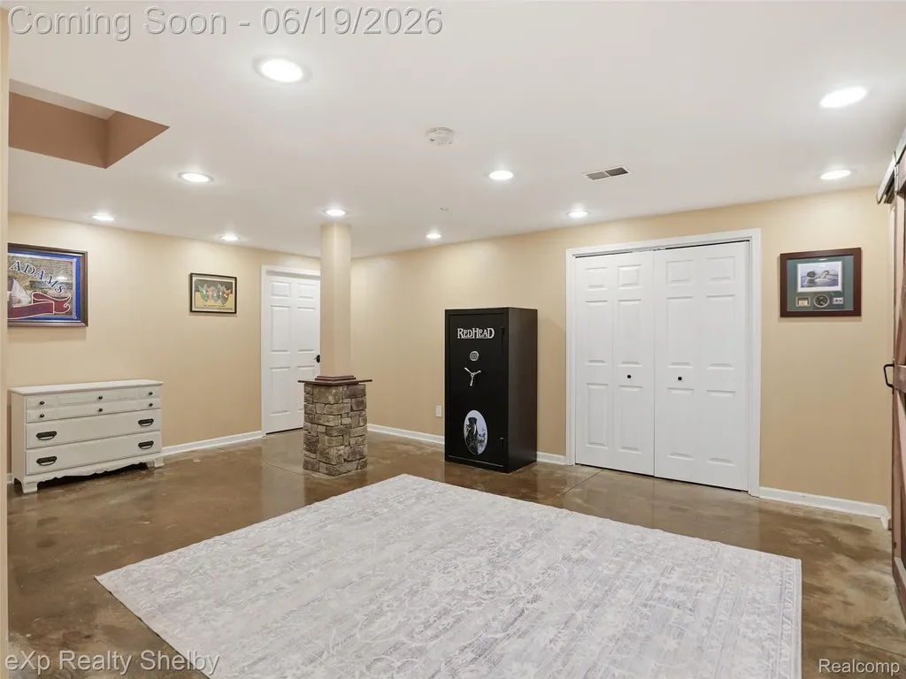 11127 Minnfrank Drive Shelby Charter Township MI 48316