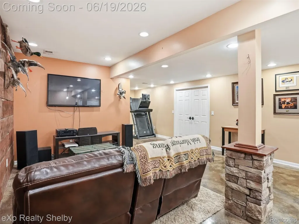 11127 Minnfrank Drive Shelby Charter Township MI 48316