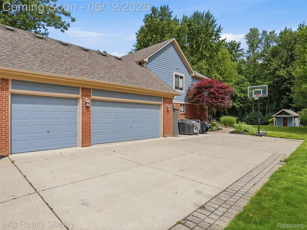 11127 Minnfrank Drive Shelby Charter Township MI 48316