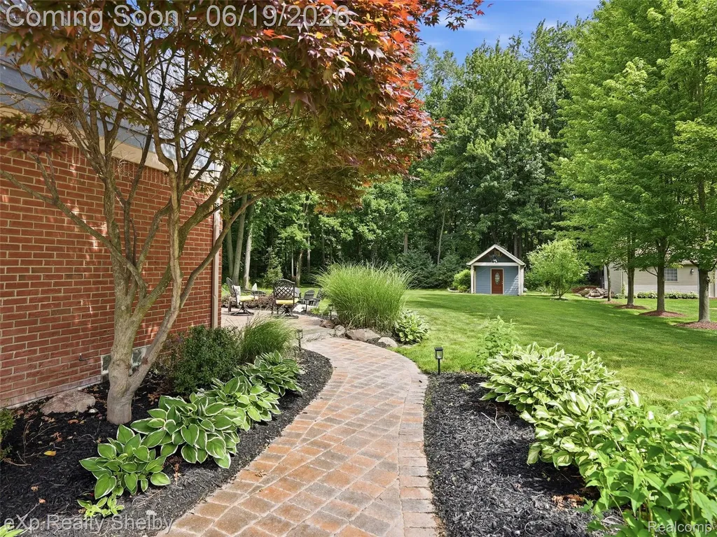 11127 Minnfrank Drive Shelby Charter Township MI 48316