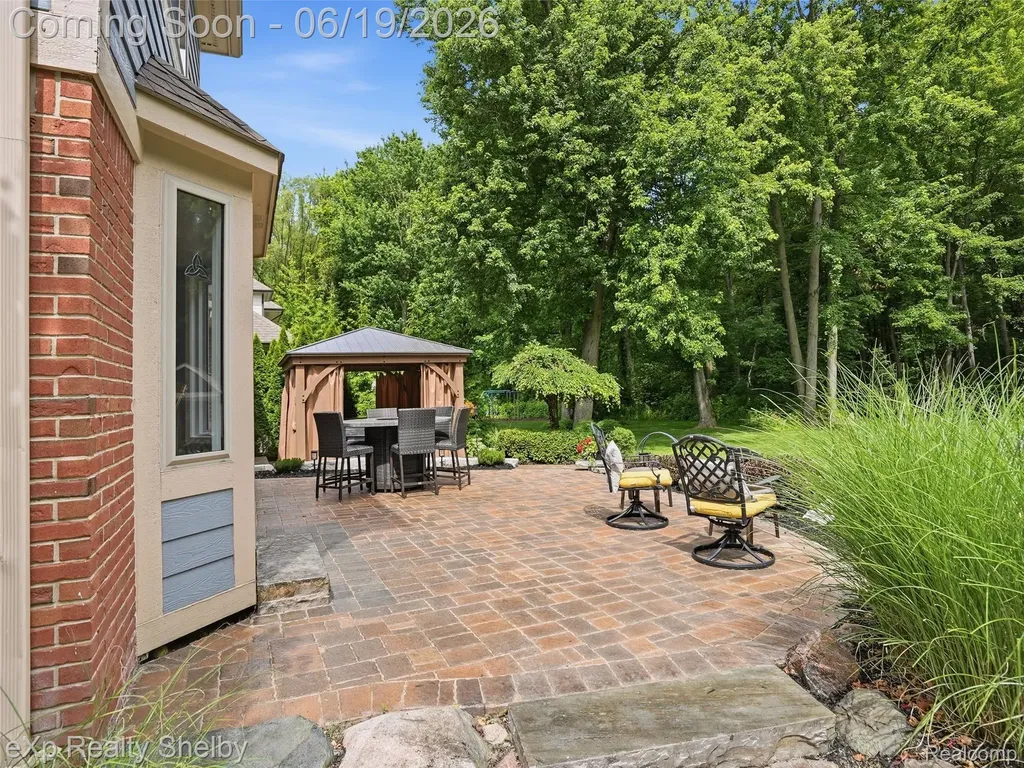 11127 Minnfrank Drive Shelby Charter Township MI 48316
