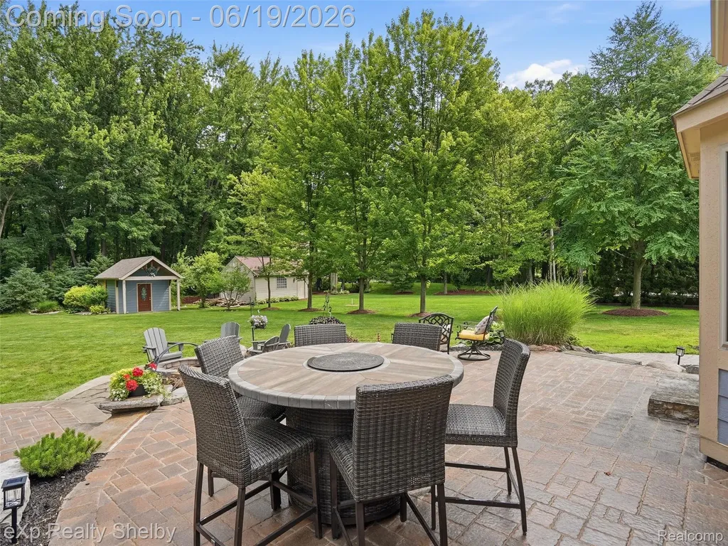 11127 Minnfrank Drive Shelby Charter Township MI 48316