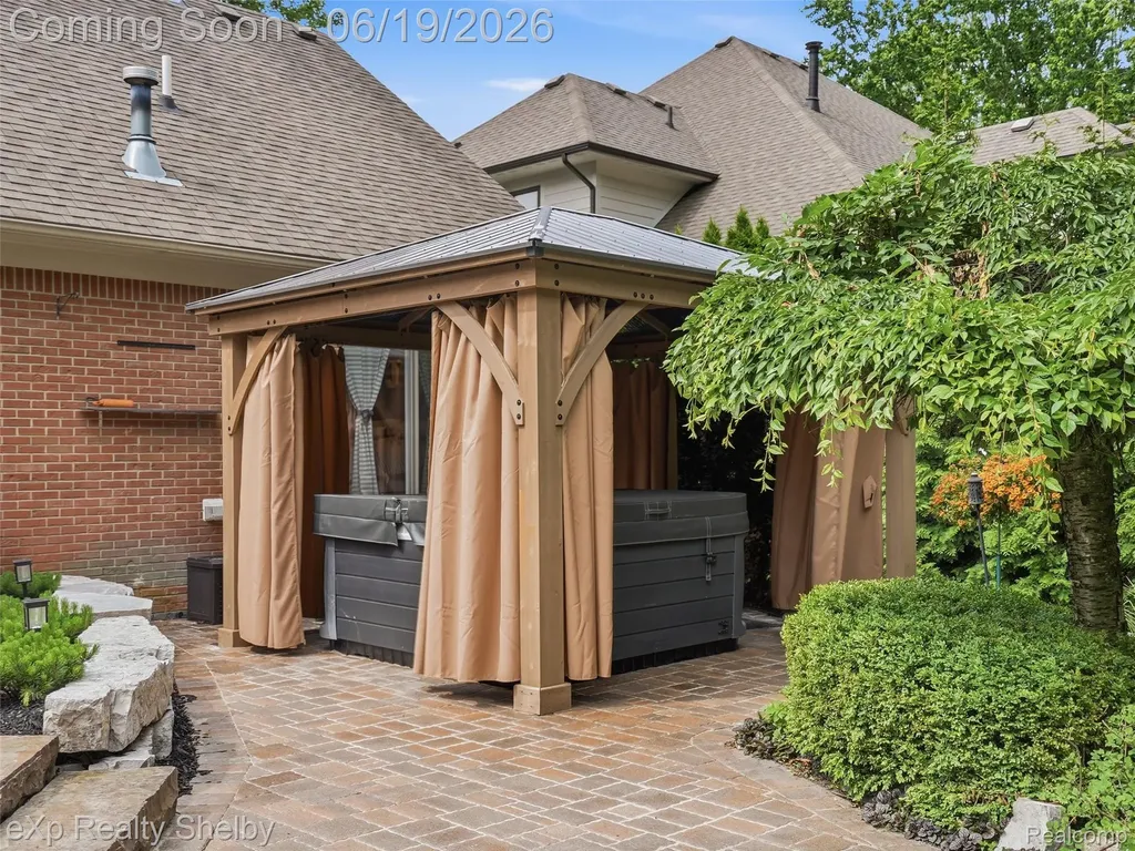 11127 Minnfrank Drive Shelby Charter Township MI 48316