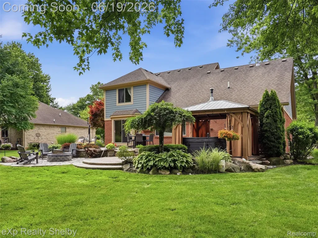 11127 Minnfrank Drive Shelby Charter Township MI 48316