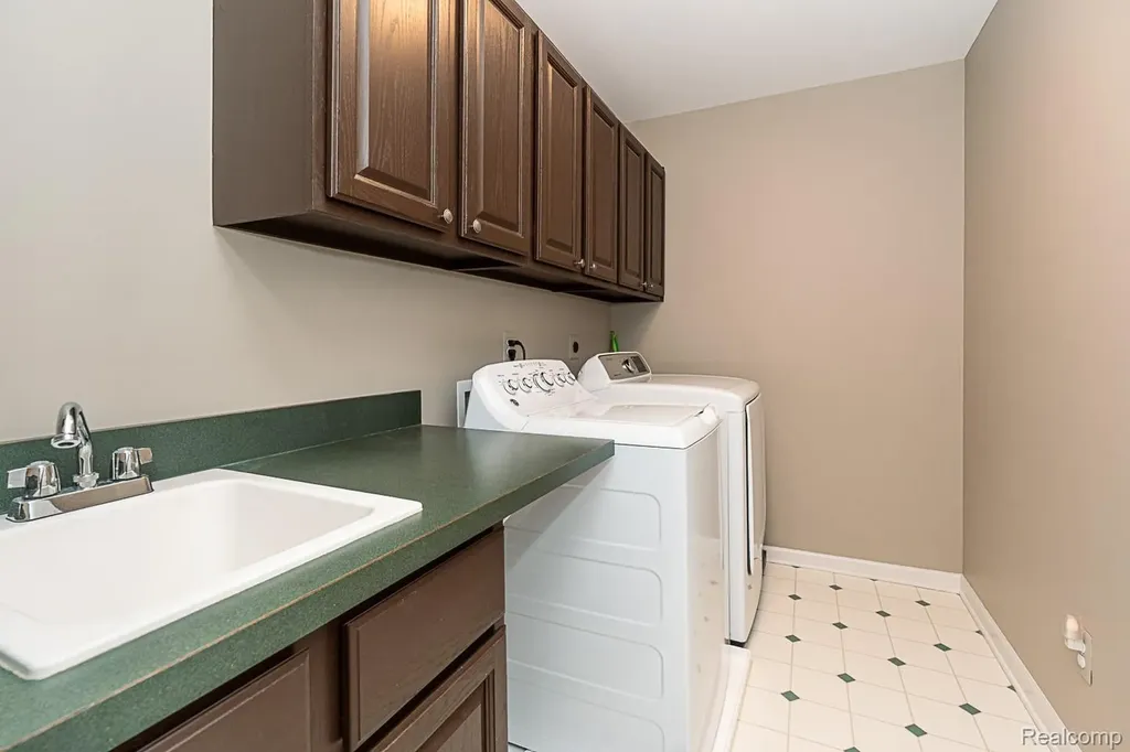 1815 Ring Neck Drive Rochester City MI 48307