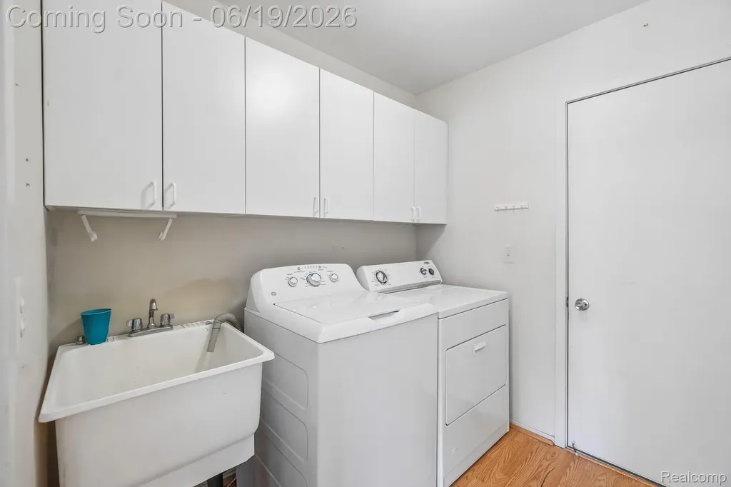2053 Maplehurst Drive Commerce Charter Township MI 48390