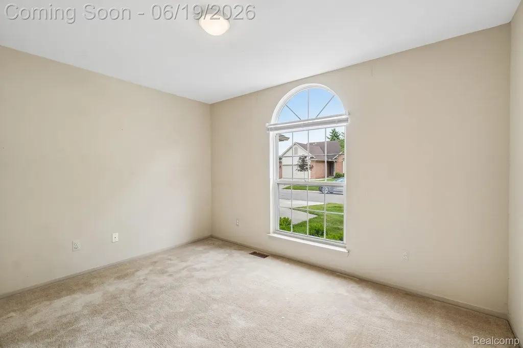 2053 Maplehurst Drive Commerce Charter Township MI 48390