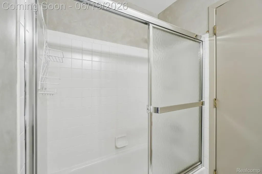 2053 Maplehurst Drive Commerce Charter Township MI 48390