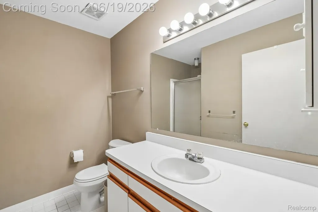 2053 Maplehurst Drive Commerce Charter Township MI 48390