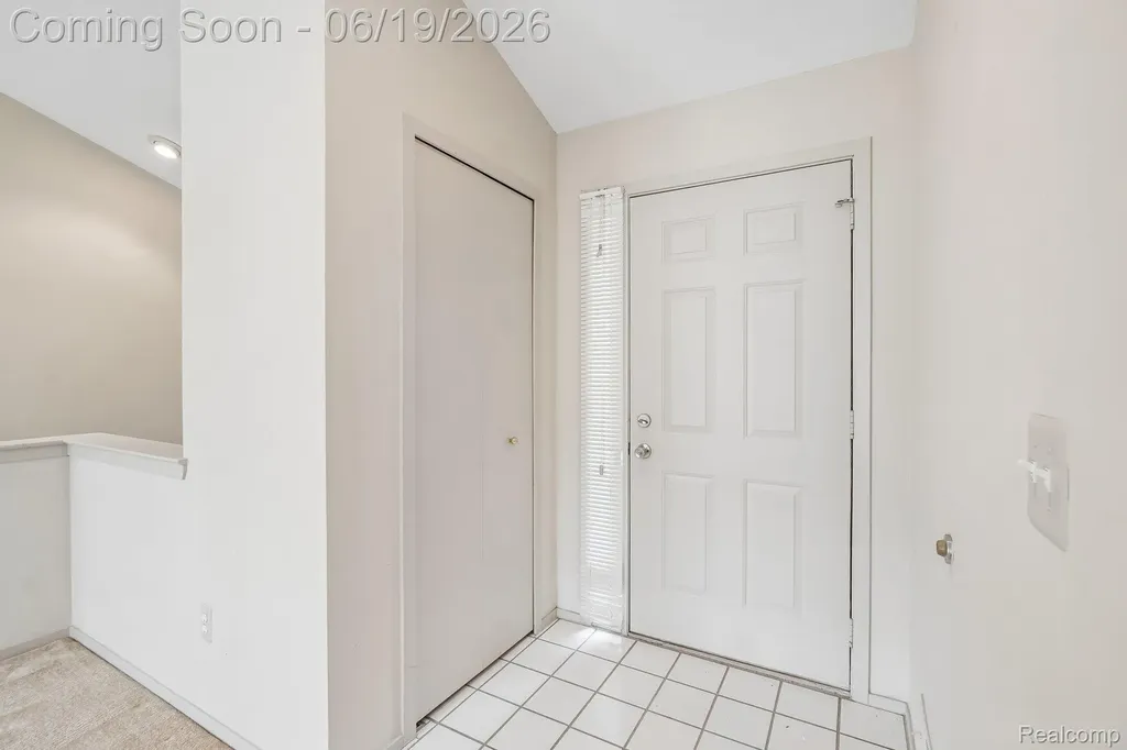 2053 Maplehurst Drive Commerce Charter Township MI 48390