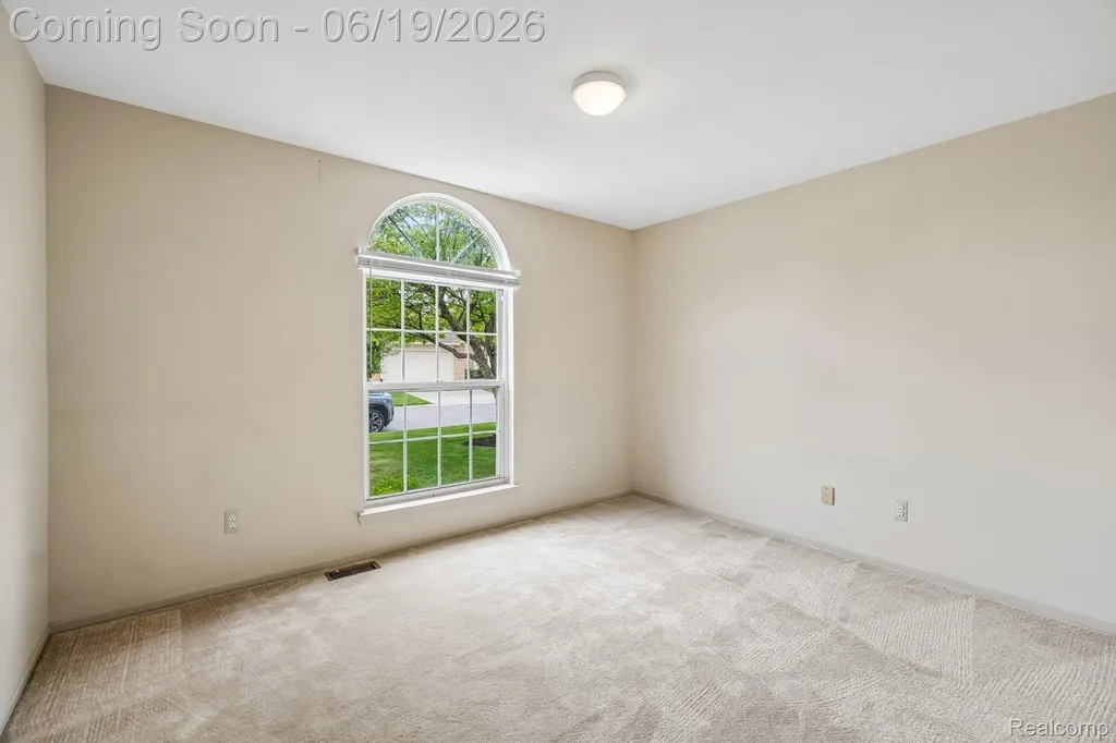 2053 Maplehurst Drive Commerce Charter Township MI 48390
