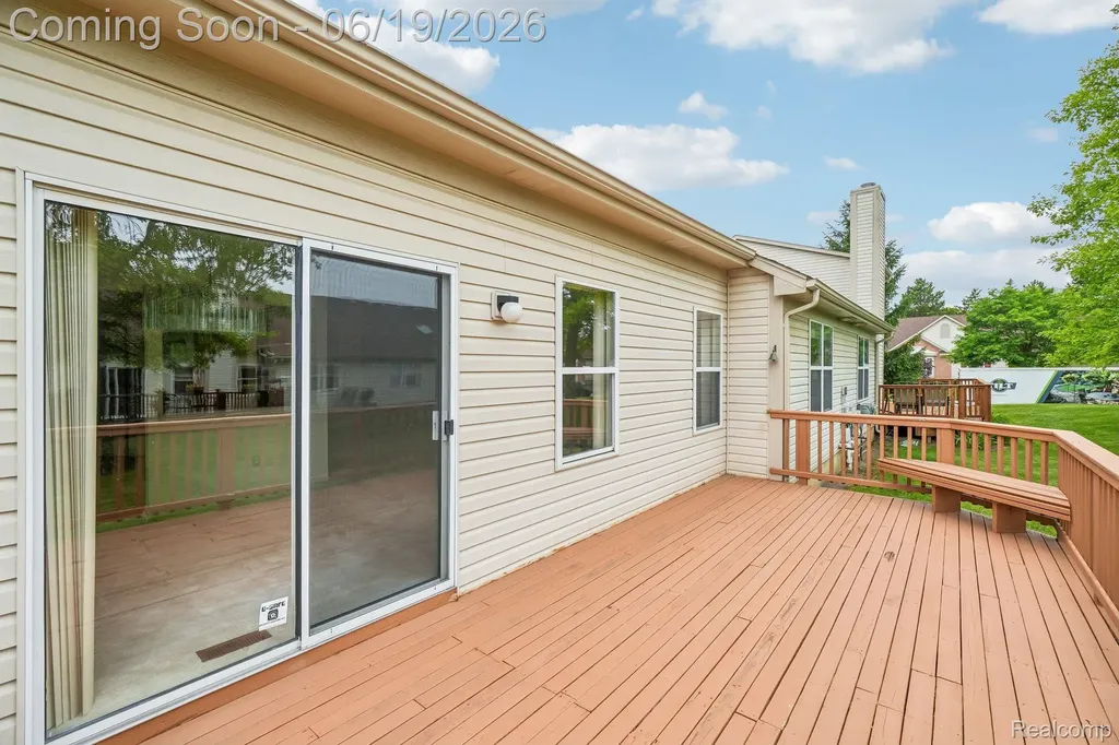 2053 Maplehurst Drive Commerce Charter Township MI 48390