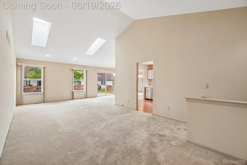 2053 Maplehurst Drive Commerce Charter Township MI 48390