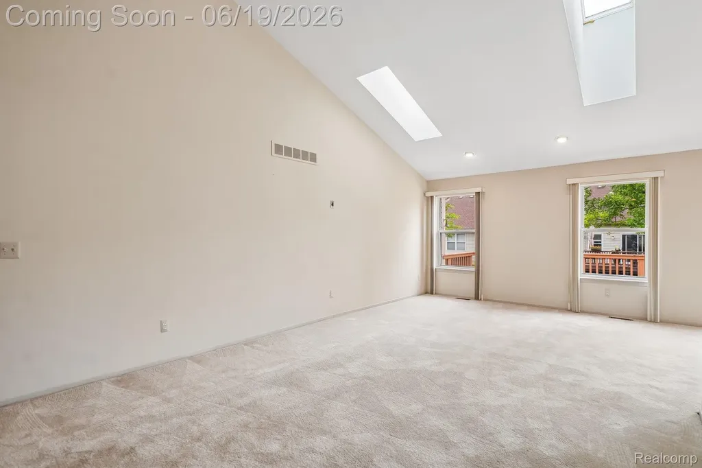 2053 Maplehurst Drive Commerce Charter Township MI 48390