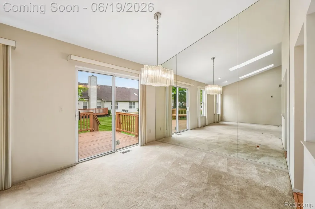 2053 Maplehurst Drive Commerce Charter Township MI 48390