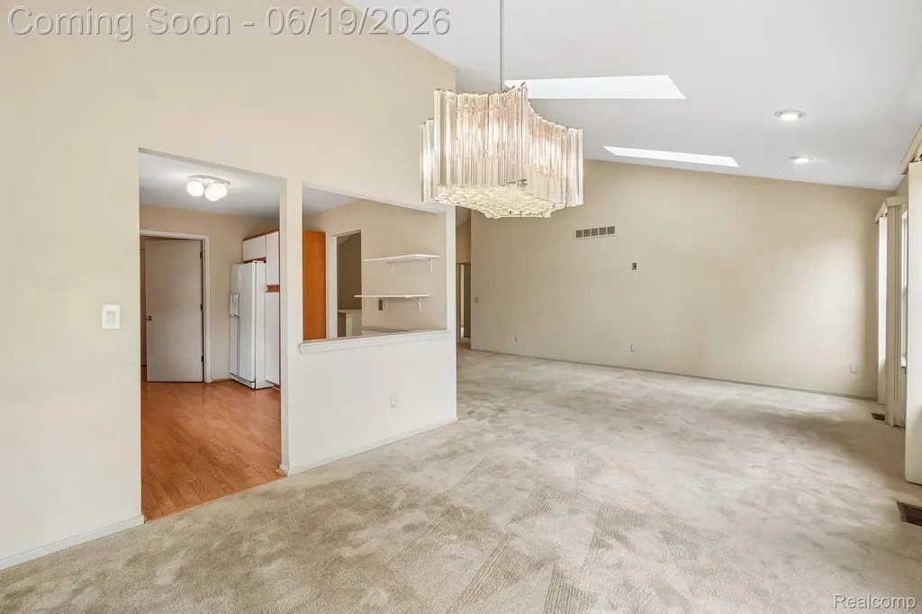 2053 Maplehurst Drive Commerce Charter Township MI 48390