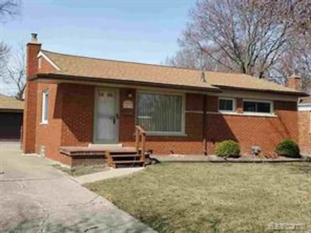 24335 Cottage Lane Warren City MI 48089