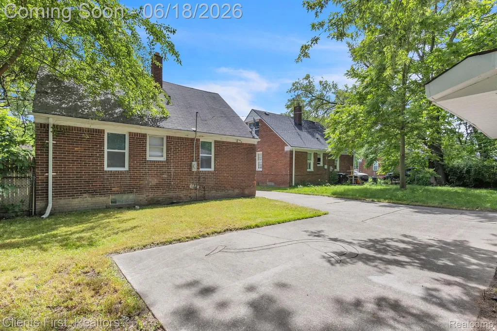 19963 Goulburn Street Detroit City MI 48205