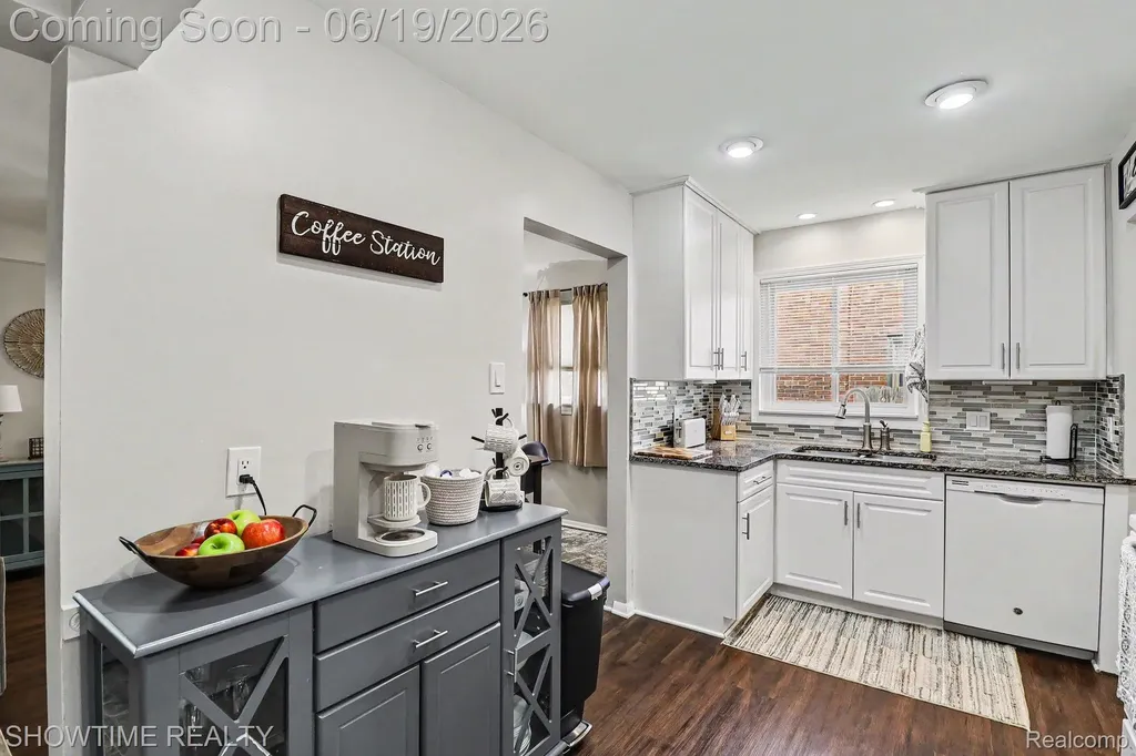 1955 Catalpa Drive Berkley City MI 48072
