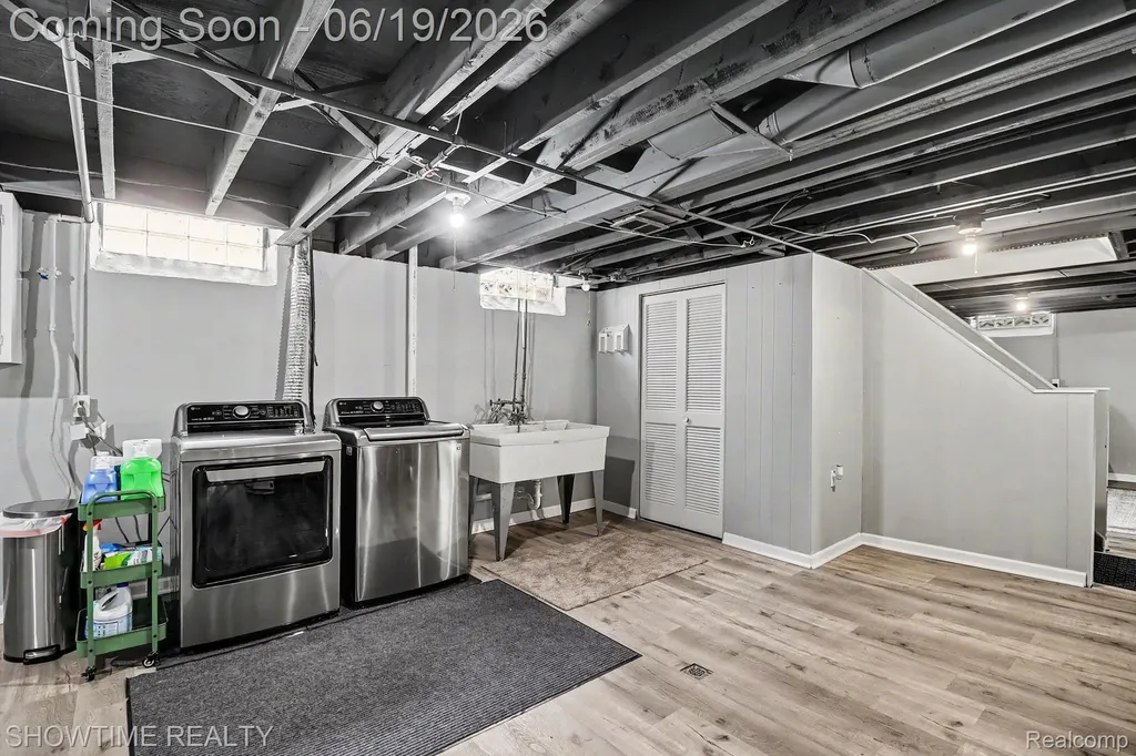 1955 Catalpa Drive Berkley City MI 48072