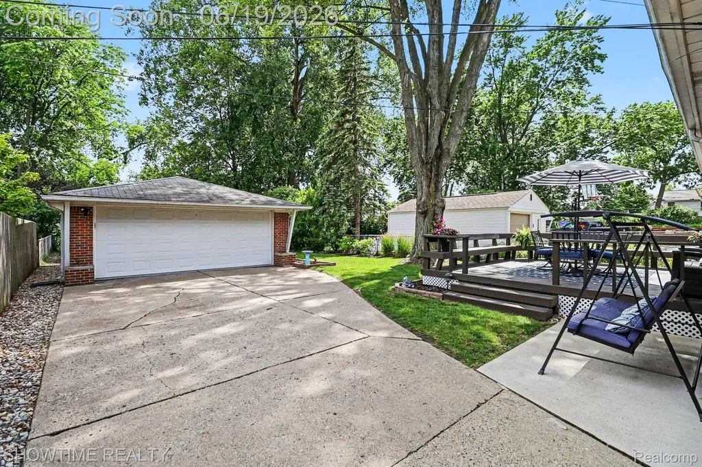 1955 Catalpa Drive Berkley City MI 48072