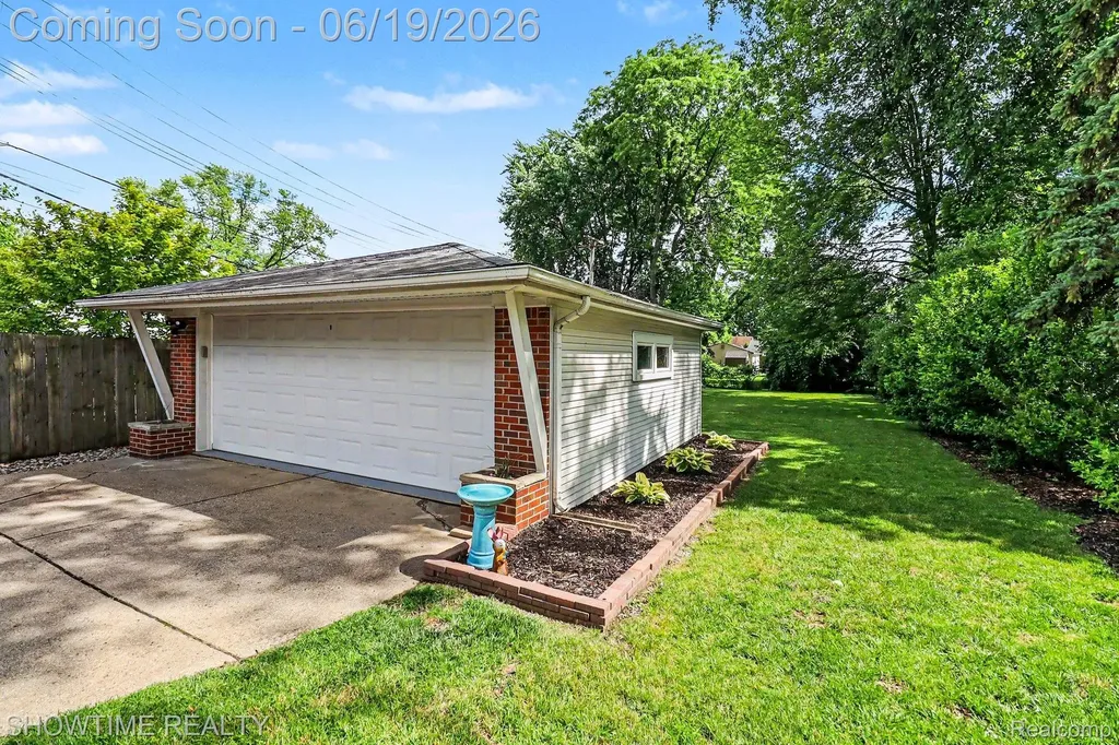 1955 Catalpa Drive Berkley City MI 48072