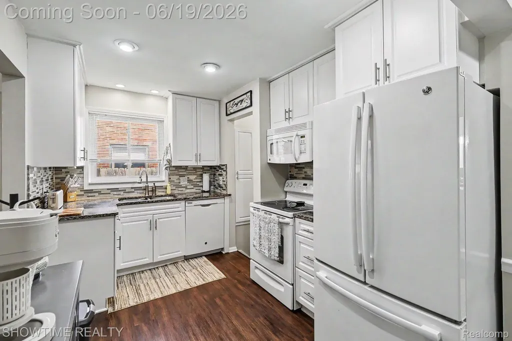 1955 Catalpa Drive Berkley City MI 48072