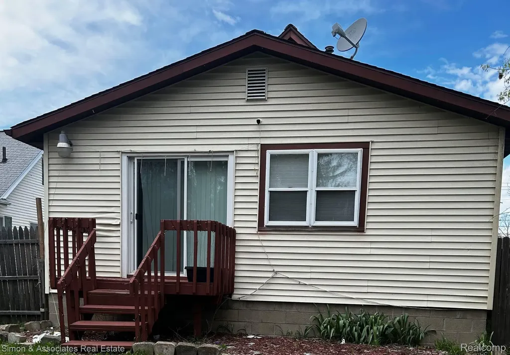 1520 E Oakland Avenue Lansing City MI 48906