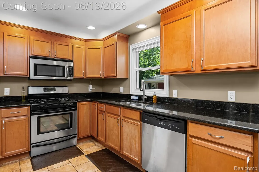 20300 Sunnyside Street St. Clair Shores City MI 48080