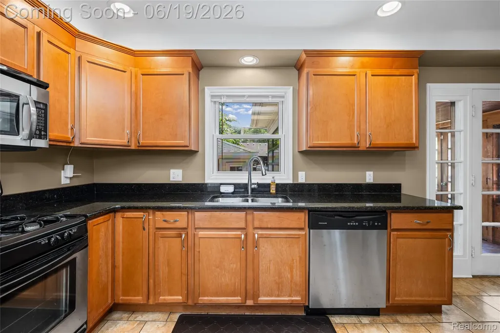 20300 Sunnyside Street St. Clair Shores City MI 48080
