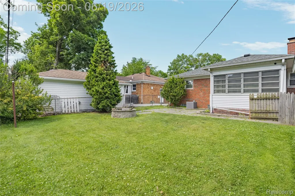 20300 Sunnyside Street St. Clair Shores City MI 48080