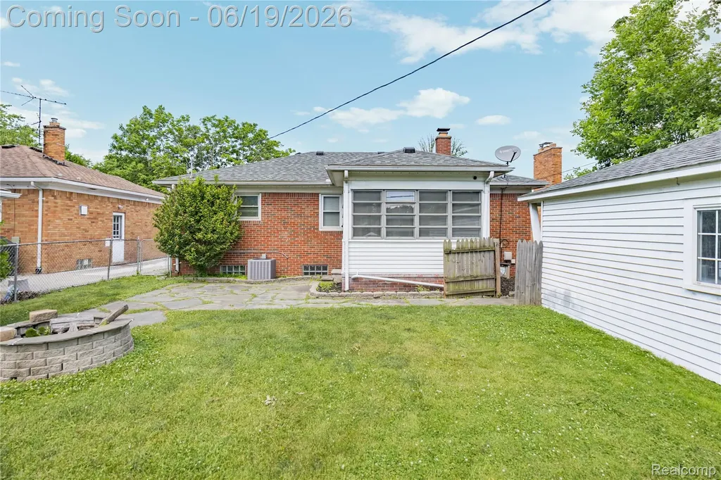 20300 Sunnyside Street St. Clair Shores City MI 48080