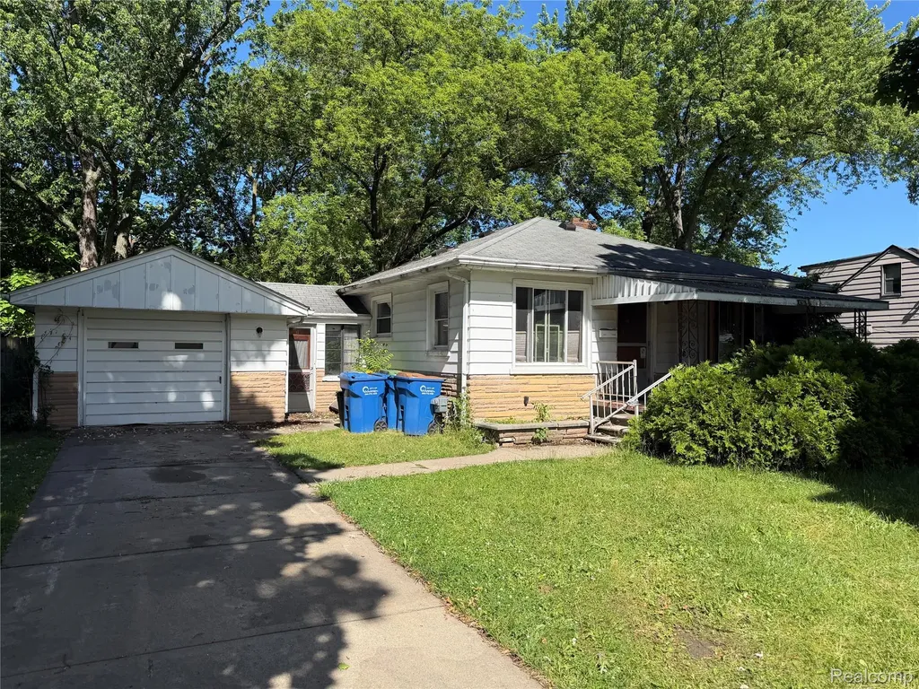 24217 Stewart Avenue Warren City MI 48089