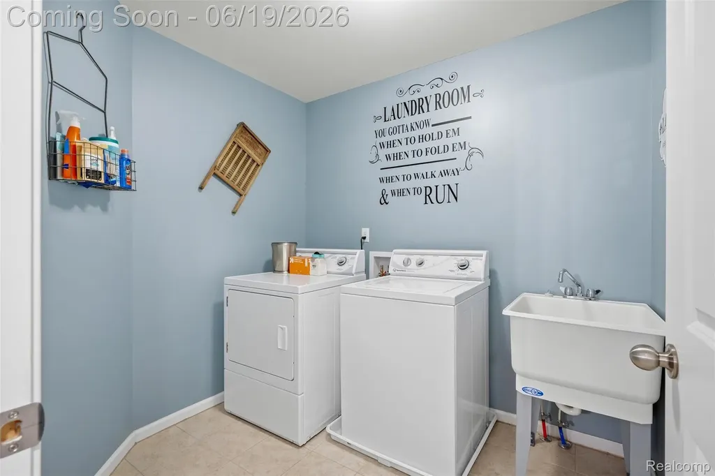 9001 Van Dusen Court Green Oak Township MI 48178