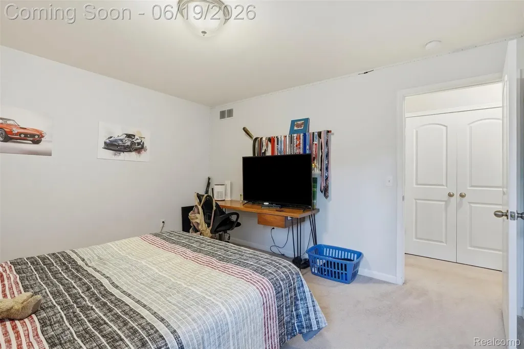 9001 Van Dusen Court Green Oak Township MI 48178