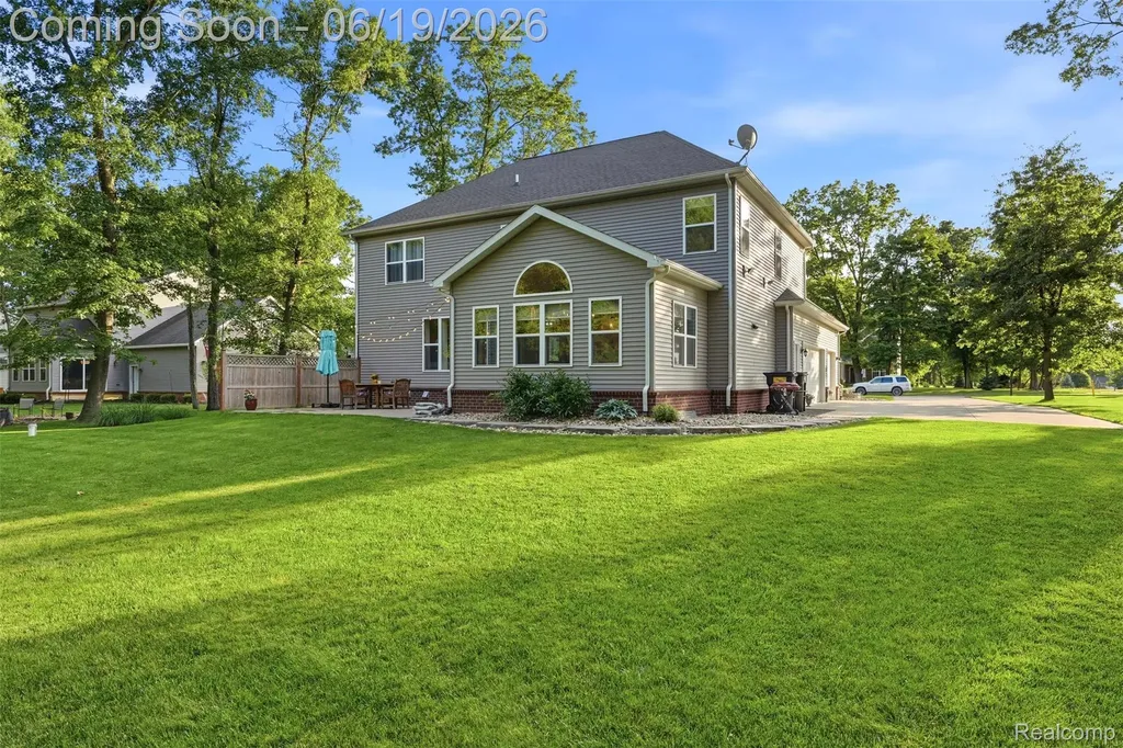 9001 Van Dusen Court Green Oak Township MI 48178