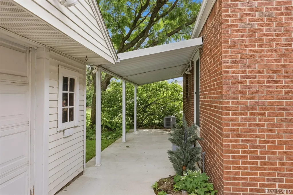 23636 Edward Street Dearborn City MI 48128