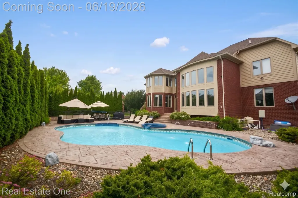 1576 Galena Rochester Hills City MI 48306