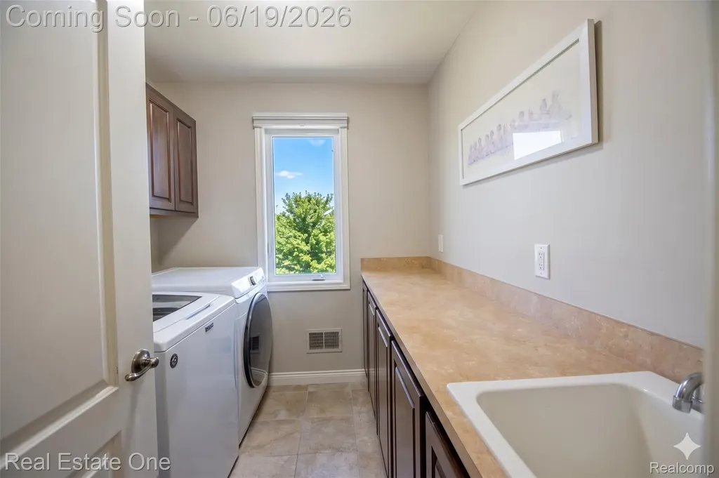 1576 Galena Rochester Hills City MI 48306