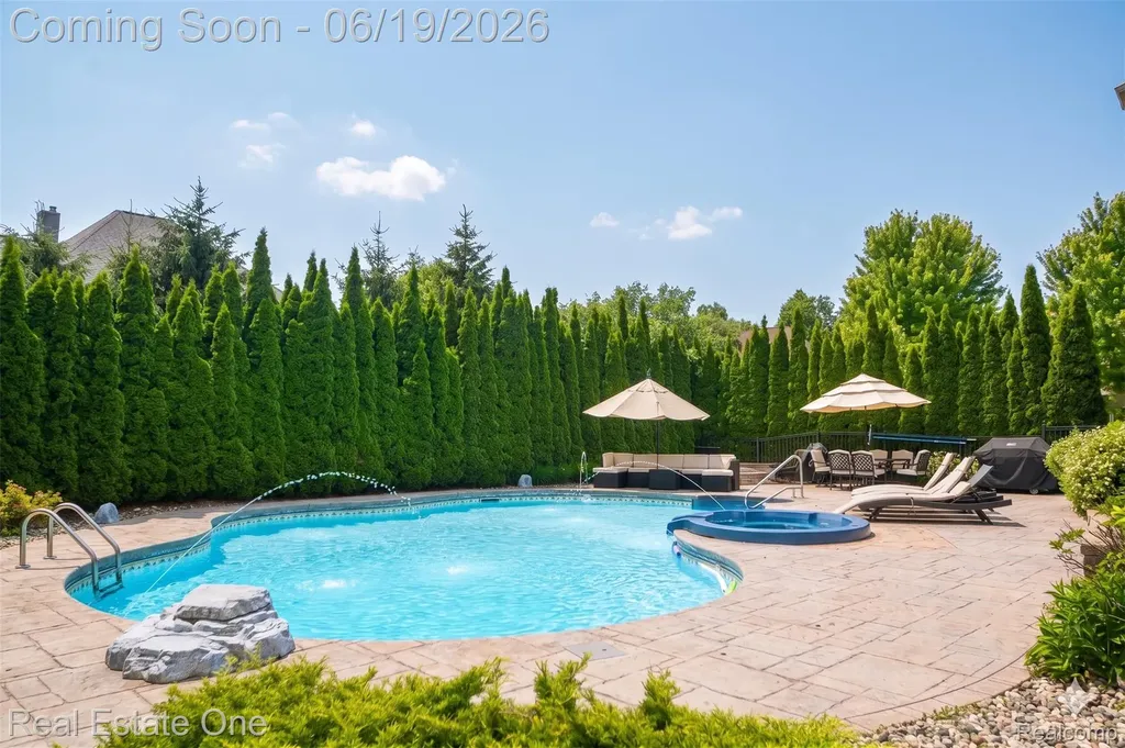 1576 Galena Rochester Hills City MI 48306