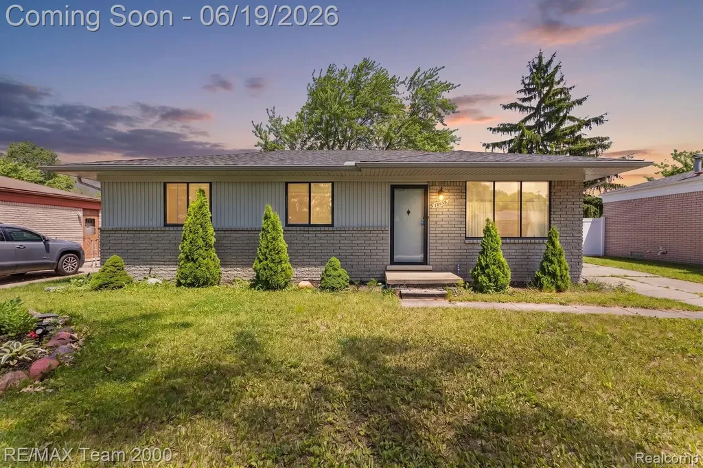 18533 Matthew Drive Clinton Charter Township MI 48035