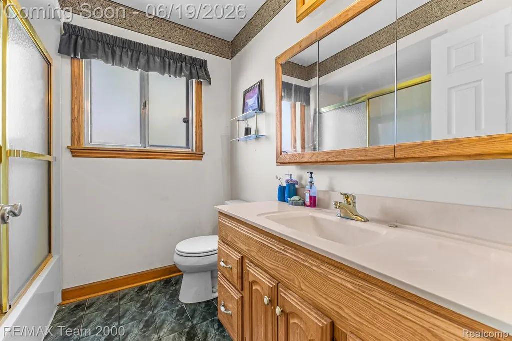 18533 Matthew Drive Clinton Charter Township MI 48035